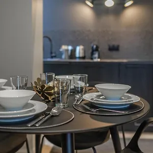  Appartement In The City Center And Close To The Station Rated 4 Stars