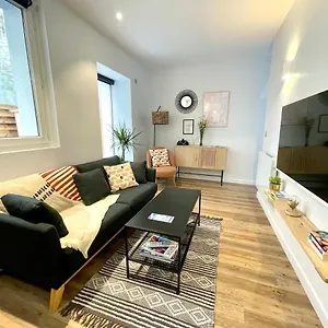  Appartement Le Patio**** T3 Avec Terrasse, Centre D'aix-les-b.